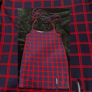 Tie shoulder split hem grid suspender dress. SHEIN. L